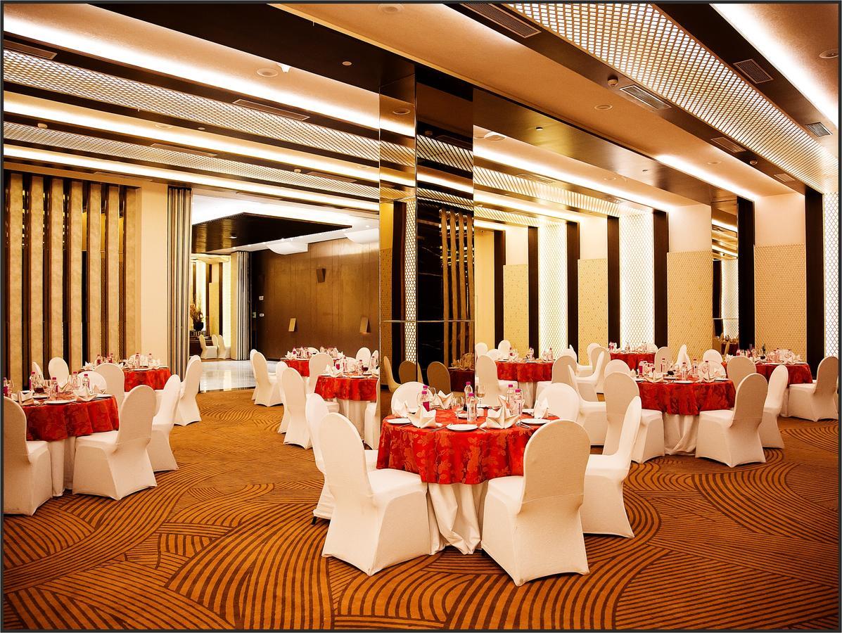 Radisson Lucknow City Center Exterior foto