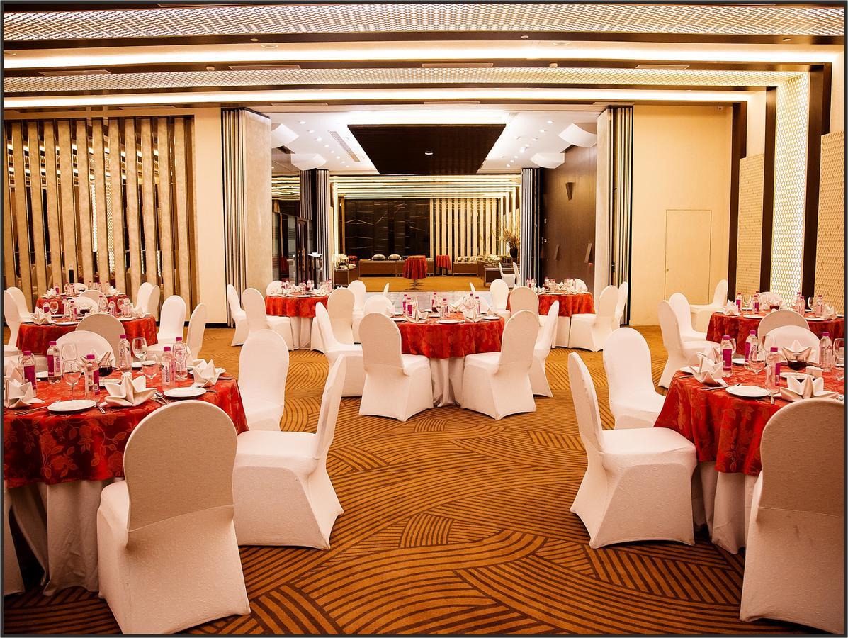 Radisson Lucknow City Center Exterior foto