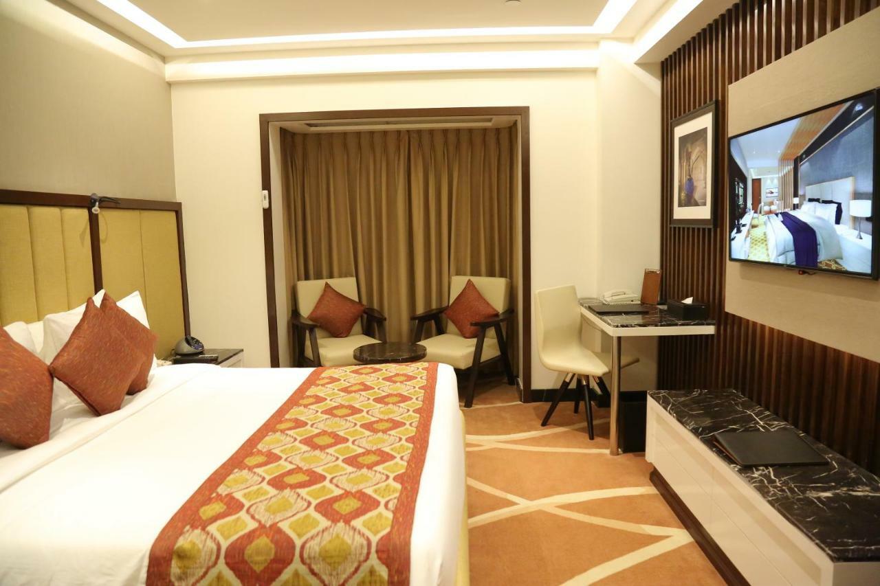 Radisson Lucknow City Center Exterior foto